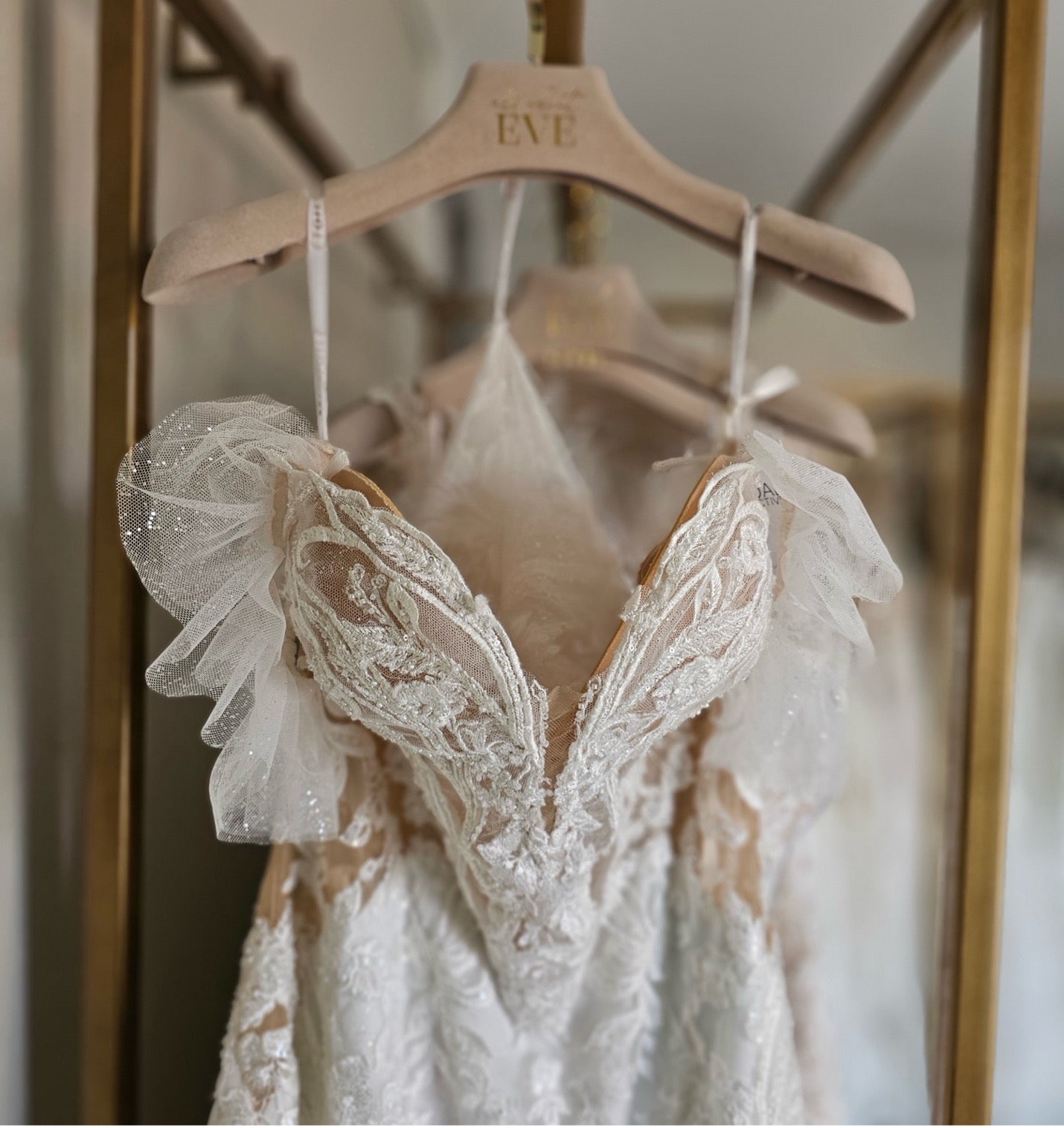 wedding dress shopping party What to Wear Wedding Dress Shopping + Everything I Wish I Knew